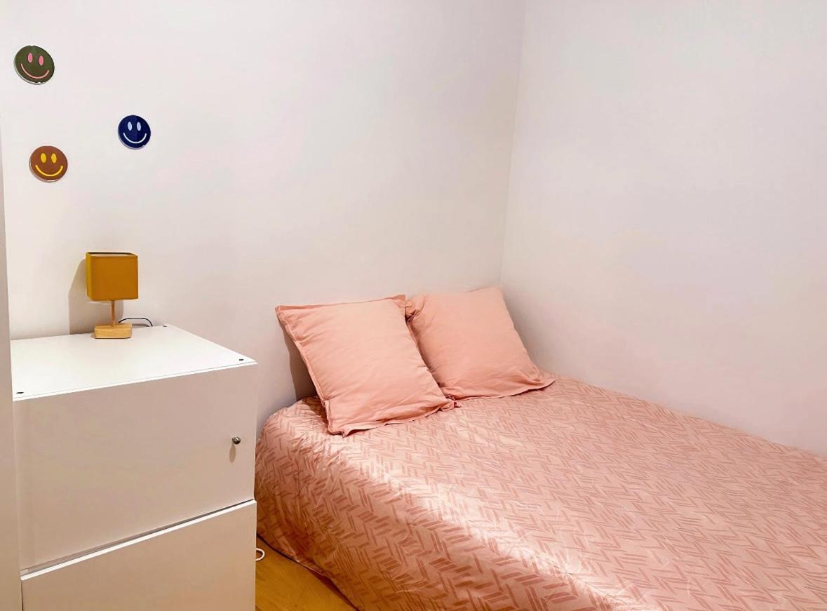 Cozy 3 Bedroom Dans Republique * Parijs