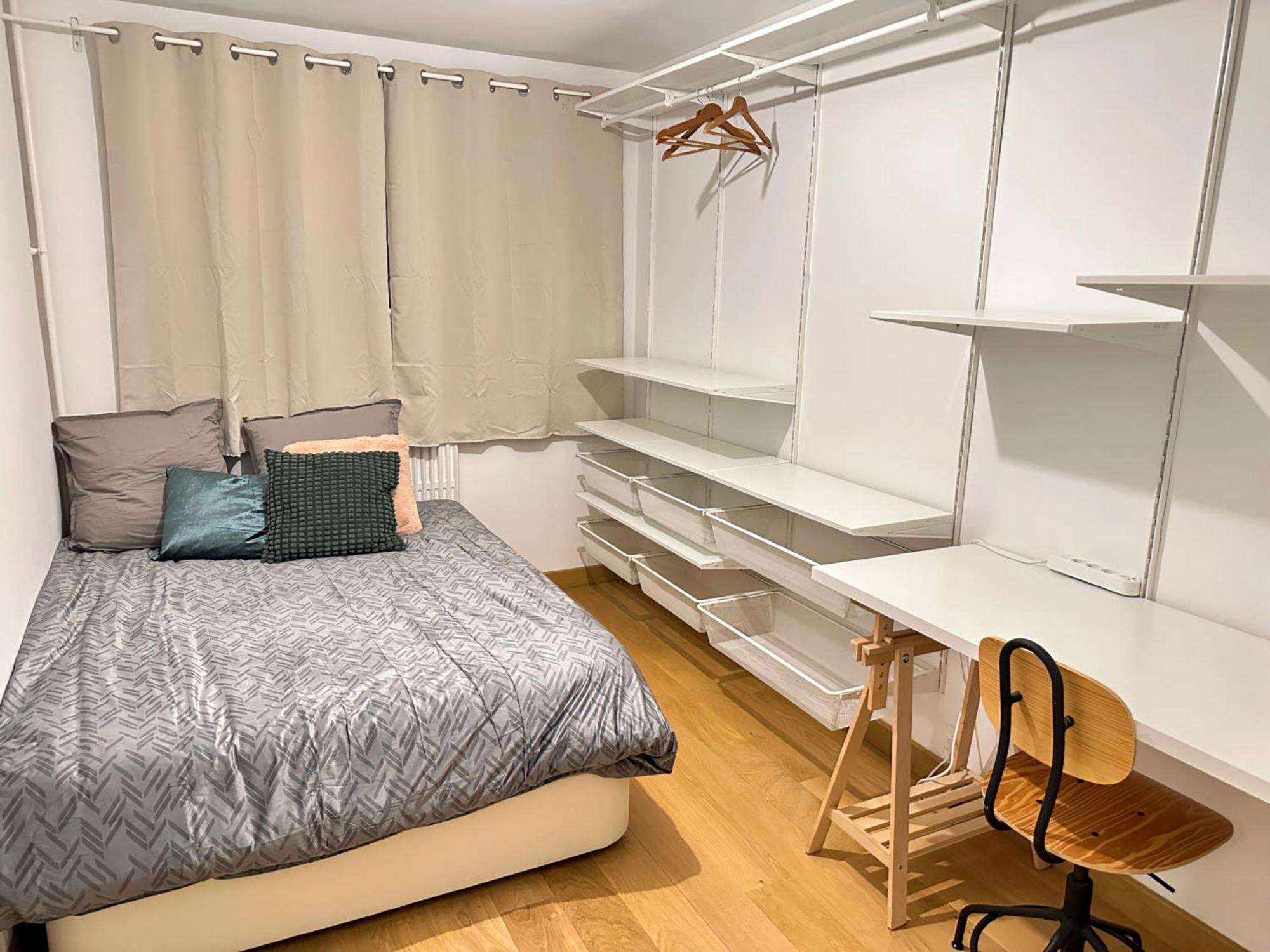 Cozy 3 Bedroom Dans Republique * Parijs